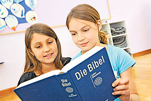 Findet seit den Sommerferien wieder an vielen Schulen in Rheinland-Pfalz statt: Religionsunterricht. Foto: epd