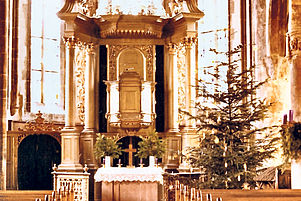Seit 1730 in der Kirche: Der Kanzelaltar wird zurzeit im Westerwald untersucht. Foto: pv