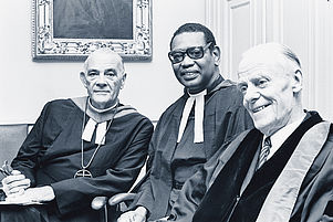 Die ersten drei Generalsekretäre des Ökumenischen Rats der Kirchen (von links): Eu­gene Carsen Blake, Philip Potter und Willem Visser ’t Hooft. Foto: epd