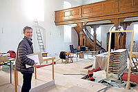 Freut sich über die umfangreichen Eigenleistungen bei der Kirchenrenovierung: Gemeindepfarrer Matthias Strickler. Foto: von Waldow