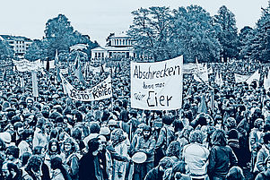 Die erste große Friedensdemonstration: 300000 Menschen protestierten am 10. Oktober 1981 im Bonner Hofgarten gegen den Nato-Doppelbeschluss. Foto: epd