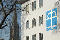 Das Verwaltungsgebäude des Diakonischen Werks Pfalz in Speyer: Im Hintergrund die Gedächtniskirche der Protestation.	Foto: pv