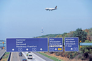 Soll nach dem Willen von Ex-„Bild“-Chef Kai Diekmann Helmut Kohls Namen tragen: Der Frankfurter Flughafen. Foto: epd