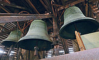 Im Kirchturm der Christuskirche: Die Glocken erhalten neue Joche und Klöppel. Foto: LM