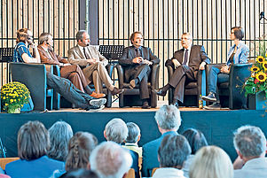 Miteinander reden (von links): Achim Bißbort, Tilo Brach, Michael Diener, Uwe Beck, Christian Schad und Julia Krebs. Foto: view