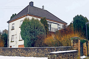 Die anstehende Sanierung wäre zu teuer gewesen: Das Pfarrhaus Wallhalben wurde vergangene Woche verkauft. Foto: Seebald