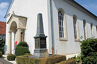 Steht unter Denkmalschutz: Pfarrerin und Presbyterium wollen keinen Adler mehr auf dem 1895 gebauten Denkmal. Foto: Kunz
