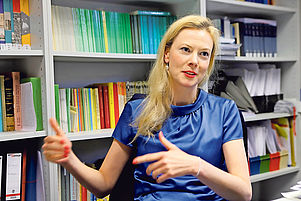 Bringt als ehemalige Religionslehrerin in Sachsen an die Universität auch praktische Erfahrungen mit: Susanne Schwarz. Foto: Iversen