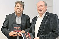 Zufrieden (von links): Autor Ronald Daub und Verlagsleiter Martin Schuck. Foto: Landry