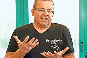 Der pfälzische Gehörlosenseelsorger Friedhelm Zeiss.