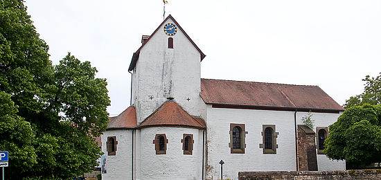 Ein Juwel mit Ursprüngen im 11. Jahrhundert: Die Stephanuskirche ist das älteste romanische Kirchengebäude im Saarland. Foto: Steinmetz